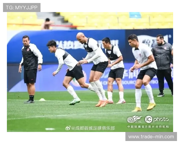 Lautaro训练场上刻苦努力，状态持续提升